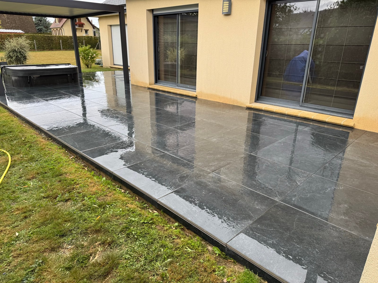 Terrasse sur plot à Bourg-Achard