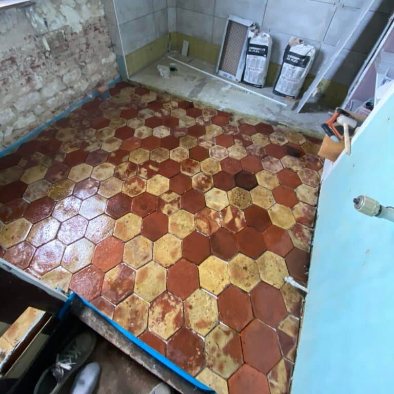 Mvt-reno - Comment poser des tomettes soi‑même pour obtenir un sol authentique, durable et compatible chauffage au sol en 2025 ? - Featured Image 1