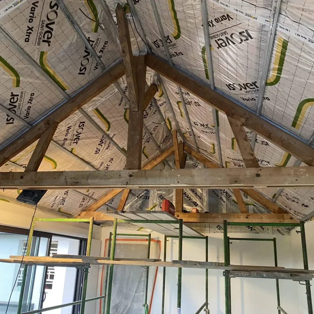 Comment améliorer l'efficacité énergétique de ma maison grâce à l'isolation par l'intérieur ? - Featured Image 1